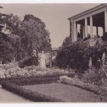 1976.1.a021.01.22 Bessie Gl North Garden 1914