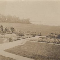 1976.1.a021.01.07 Postcard North Garden West Bay