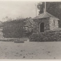 1976.1.a025.01.26 Hurr38 Northwest Pumphouse Bathroom