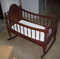 Crib/cradle