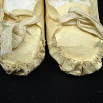 2015.38.03 Toes Of Booties