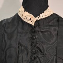 1996.4.2 - Collar Close Up