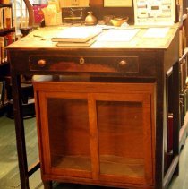 C16.505 Desk