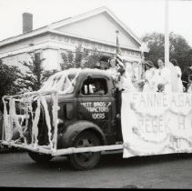 Portsmouth V-J Parade