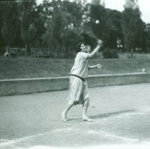 Girl playing tennnis