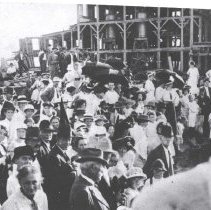 Gathering of well dressed people