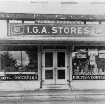 2015-003-011-c-129.jpg - Peeples, Vasco, Store