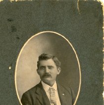 2015-003-011-c-548.jpg - V erner Peeples