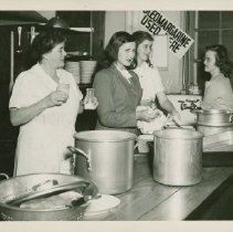 Women in the Ellsworth cafeteria kitchen