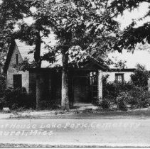 Rest House Lake Park Cemetary088