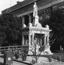 Confederate Monument Jones Co Courthouse129