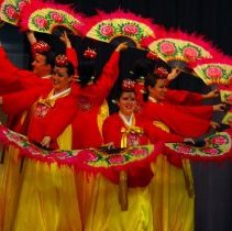 Student Fan Dance Performance at Korean Speech Contest