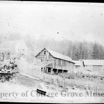 Adults and children posed in front of farmhouse
