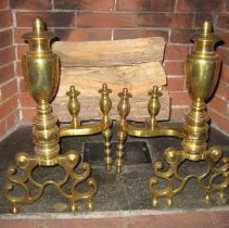 Andirons with small feet, front urn and finials