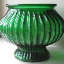 Round vase of transparent green glass