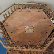 Bottom of hexagonal shaped wastebasket with horizontal weaving