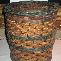 Wicker wastebasket with flat wooden base