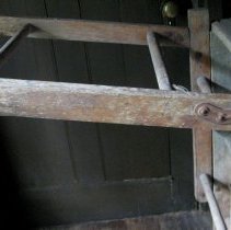 Washtub stand with wood dowels - close up of supports