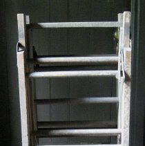 Washtub stand with wood dowels to support washtub and wringer