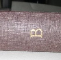 Brown record album "His Master's Voice"-album spine with "B", leather ring