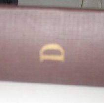 Brown record album "His Master's Voice"-album spine with "D", leather ring