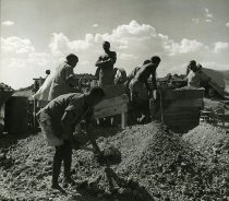 Williamson Diamond Mine (laborers loading gravel into the concentrating pans)