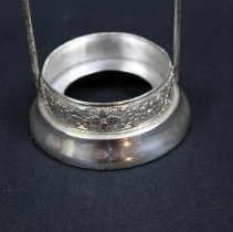 Bottom of cruet stand