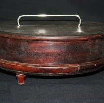 Lid, first side