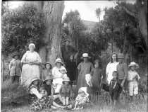 Marsh and Pook families at a picnic
