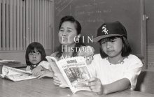 CN 82468a Kee Siriboun with daughters Phongeune and Phokham