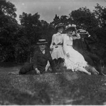 Infformal Outdoor Portrait Women and Lads