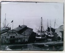 Seattle waterfront, Pier 5