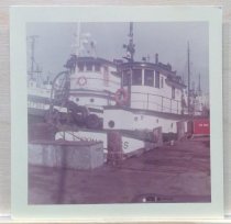 Tug ANNA FOSS alongside JUSTINE FOSS