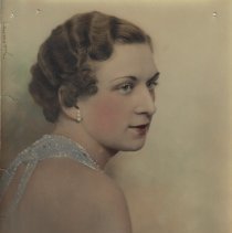 Studio photograph of Zoe Murray (1936)