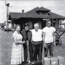 Marga Wagenfuher, Hermandine Daily, Tom Daily & Tommy Daily (ca. 1952)