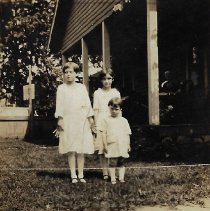 Wanetta Carnahan Stafford & Olive Garland Photograph (ca. 1925-1935)