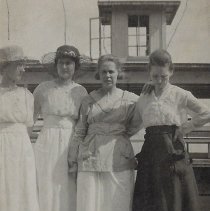 Pearl, Nettie & Mabel Baldwin & another woman (ca. 1920-1930)