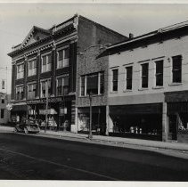 South side of the 300 block of E. Main in Washington (ca. 1935-1945)