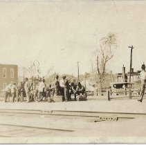 Passengers at railroad depot in Washington  (ca. 1910-1915)