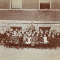 Miss Sanford's first grade class at the Walnut Street School (ca. 1904)