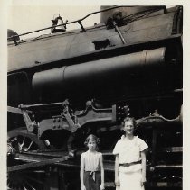 Viola Jane Bruce & Nellie Bruce  (ca. 1920-1930)