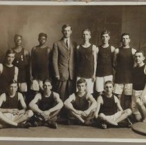 1913 track team at Washington High School