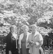Enid (Baker) Gabhart with cousins Lillian Swickard & Kathleen Tilman (ca. 1