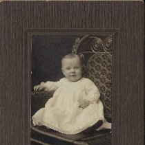 Luder Studio photo of an infant in the Fleenor family (ca. 1910-1915)