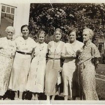 Helen (O'Neall) Boyd and other women in front of a home (ca. 1936)
