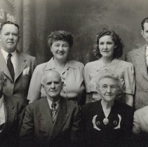 George Gilliatt & Rosannah (Crecellius) Gilliatt & their six chilrden