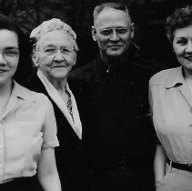 Rosannah C."Rose" (Crecelius) Gilliatt (1869-1959) & family members