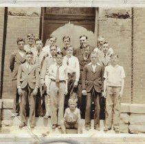 Unidentified basketball team (ca. 1933-1934)