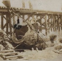 Steam locomotive 401 being extracted from the Blue Hole (1913)