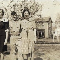 Dorothy Roberts, Shorty Mangin, and Virginia Roberts (ca. 1944)